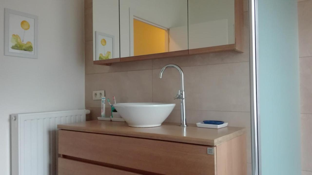 B&B De Laak Bilzen Bagian luar foto